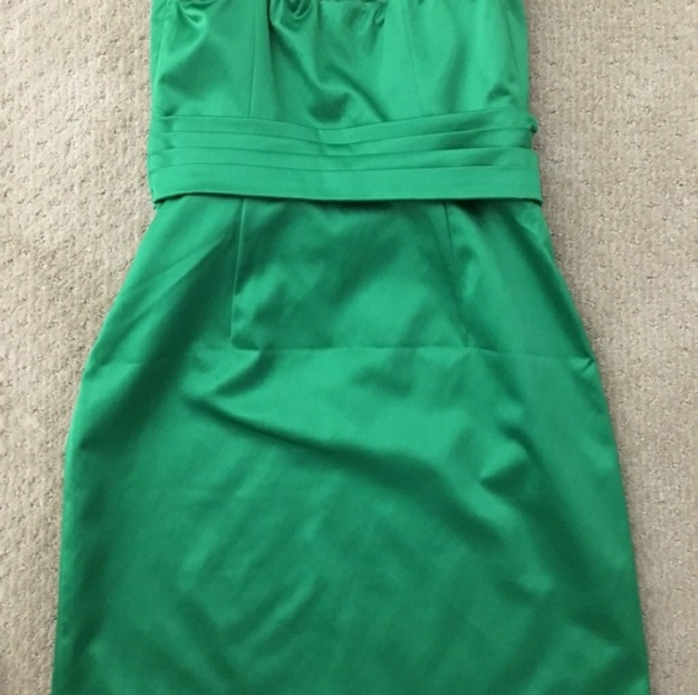 Green strapless dress